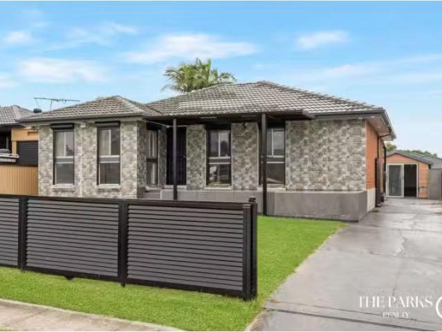 5 Marlowe Street, Wetherill Park House for rent Listed by Mar.