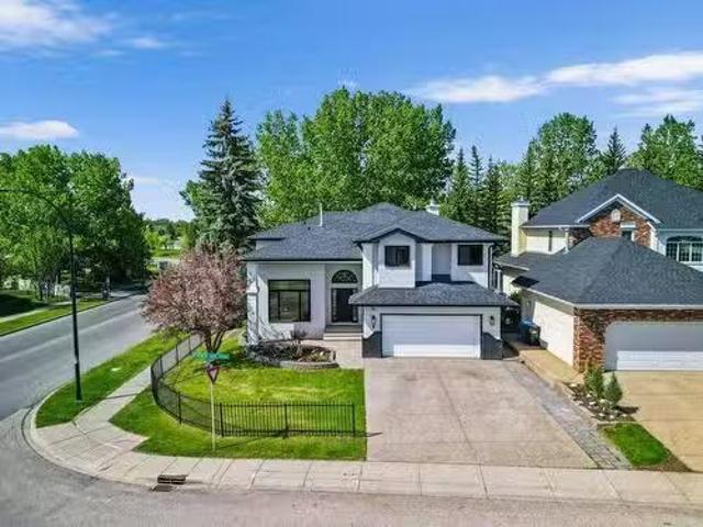 5 Mckenzie Lake Point Se, Calgary, AB, T2Z 1L7 house for sal.