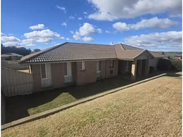 5 Meek Street, BLAYNEY House for rent Listed by Kathie Townse.