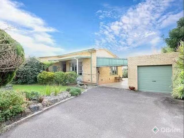 5 Melva Court, Frankston, VIC 3199