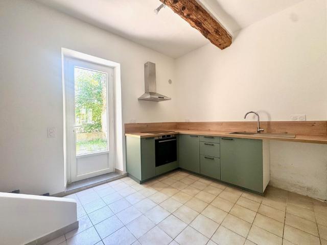 5 MIN VAISON Jolie maison rénovée avec cour