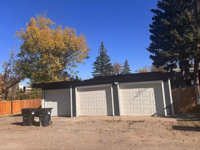 5 Min Walk to U of C | Parking spot in garage available for rent