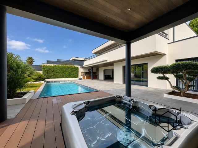 5 MIN DE PAU CENTRE Villa Californienne d'exception 235m² Idron