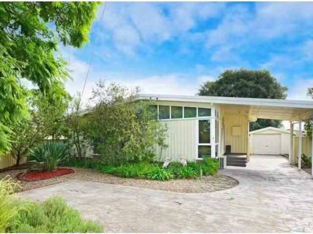 5 Mindoro Place, LETHBRIDGE PARK House for rent Listed by Nat.