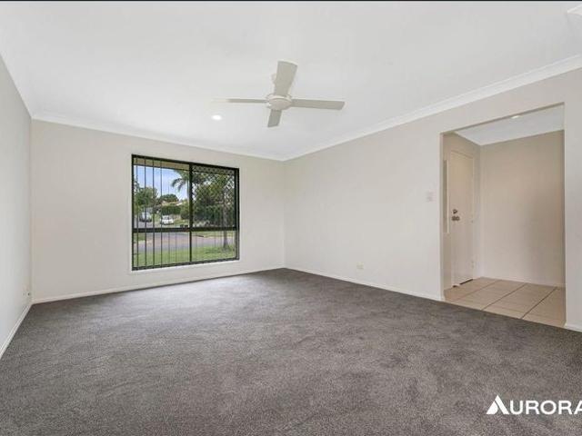 5 MINUTE DRIVE TO VICTORIA POINT SHOPS!
