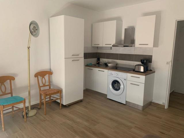 5 minutes gare studio meublé refait à neuf 760€ c