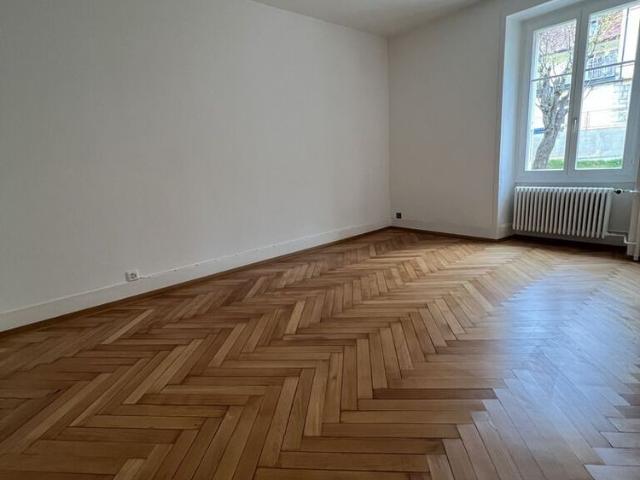 5 minutes from the center and its amenities
