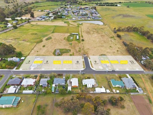 5 minutes to Richmond, 30 to Hobart | Build a brand new home with space for a shed and yard from $573,000
