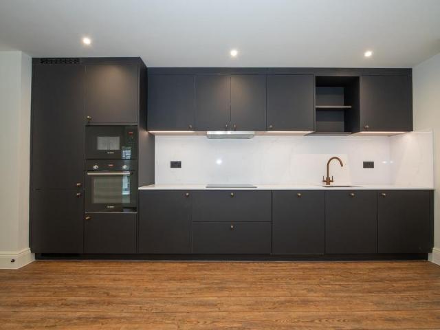 5 Moor Grange, 40a Moor Road. 3 bed apartment to rent £1,995 pcm £460 pw