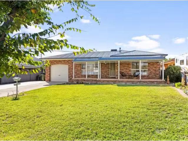 5 Nara Place, Glenfield Park House for rent Listed by Propert.