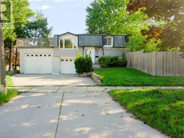 5 NATHANIEL Crescent