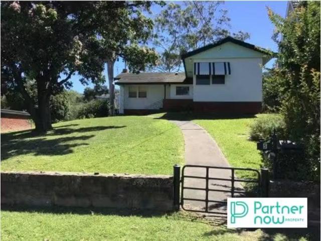 5 Neridah Avenue, TAMWORTH House for rent Listed by Sophie Du.