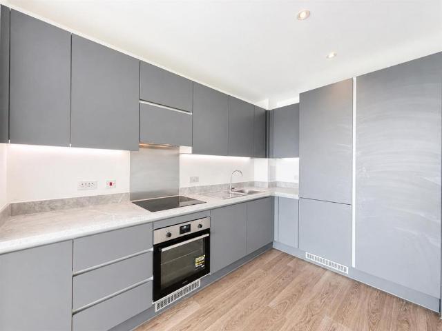 5 New Road, Feltham TW14 1 bed apartment to rent £1,550 pcm £358 pw