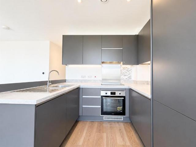 5 New Road, Feltham TW14 1 bed apartment to rent £1,550 pcm £358 pw