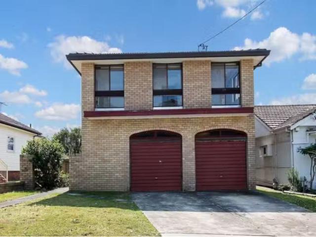 5 Newcombe Street, Sans Souci House for rent Listed by Riley.