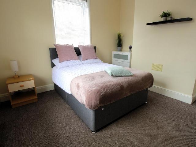 5 Newsums Villas, Carholme Road. 1 bed in a house share to rent £350 pcm £81 pw