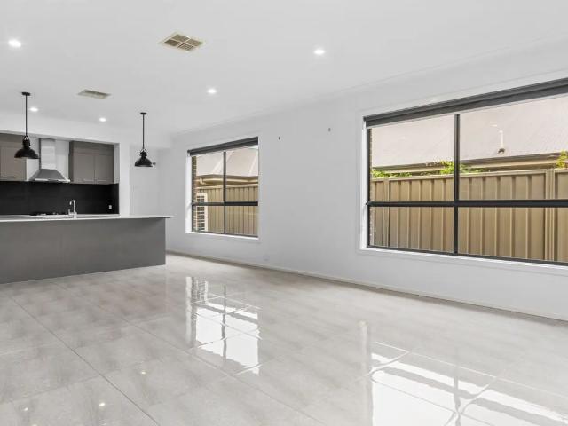 5 Atwell Crescent