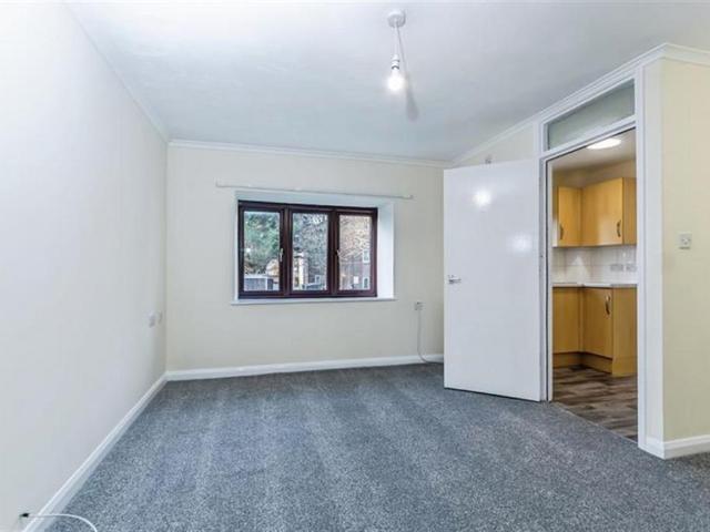 5 Autumn Lodge, 1 South Park Hill. 1 bed retirement property to rent £1,195 pcm £276 pw