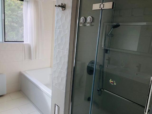 5 Av. de Portsmouth Pointe Claire, QC H9R