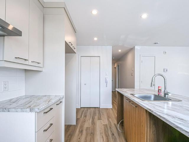 5½ à louer — 229 Rue Beauvilliers, app. 8
