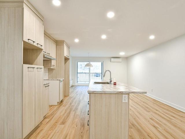 5½ à louer — 249 Rue Beauvilliers, app. 6
