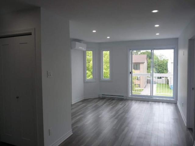 5 ½ à louer, LUMINEUX, Terrebonne _Aucun voisin au dessus