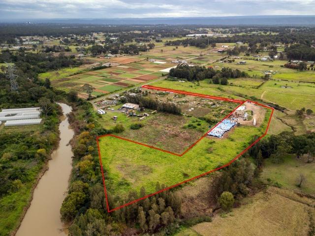 5 Acres of Prime Land in Llandilo!