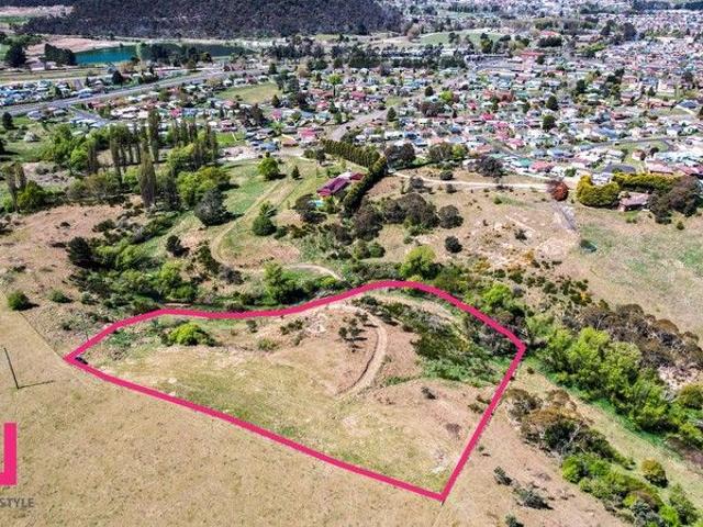 5 Acres of Prime Lithgow Land Creek Frontage & Stunning Views!