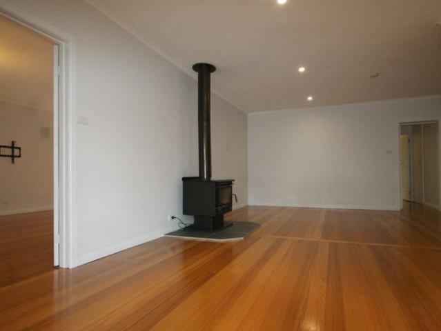5 Acres Great Shedding Lifestyle Property