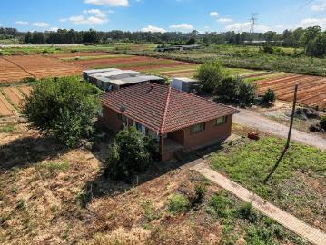 5 acres, whisper quiet location