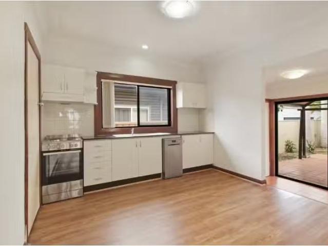 5 Ajax Avenue, North Wollongong House for rent Listed by Prop.