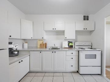 5 Ann Street 1 Bedroom Apartment for Rent at 5 Ann St, Mississauga, ON L5G 3E8 Port Credit
