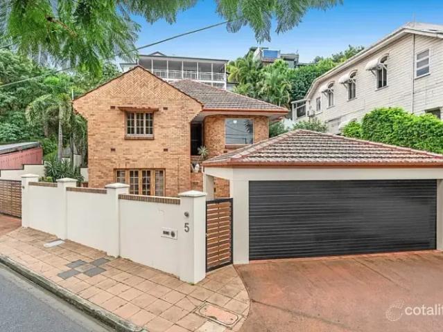 5 Arran Avenue, HAMILTON, QLD 4007