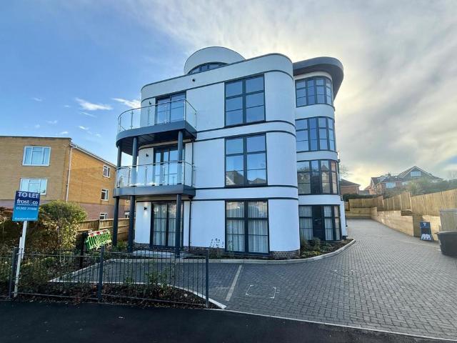 5 Burnaby Road, Bournemouth, Dorset, BH4 2 bed flat to rent £1,675 pcm £387 pw
