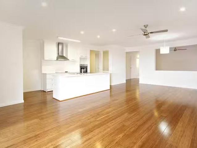 5 Banyandah Street, Birtinya, QLD 4575