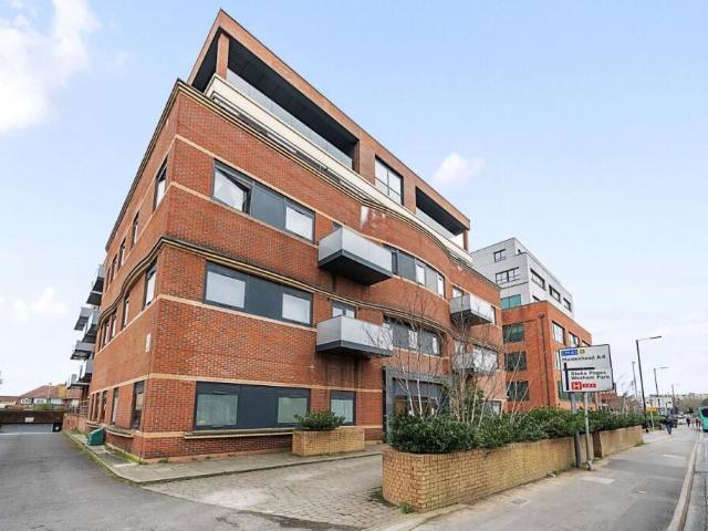 5 Bath Road, Slough SL1, 1 bed flat to rent, £1,150 pcm | PrimeLocation