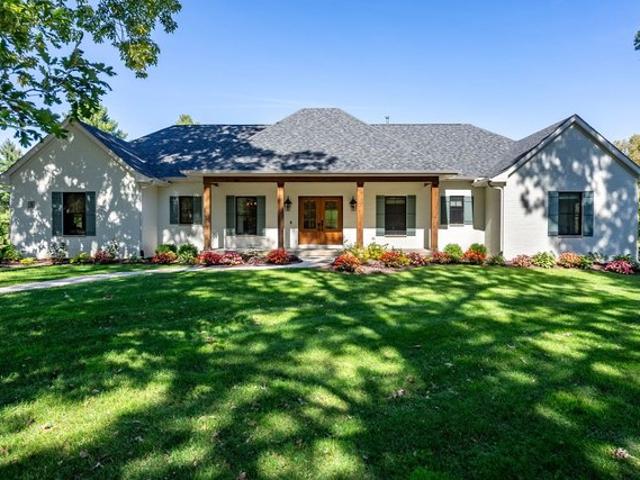 5 Bayhill Dr, Coal Valley, IL 61240
