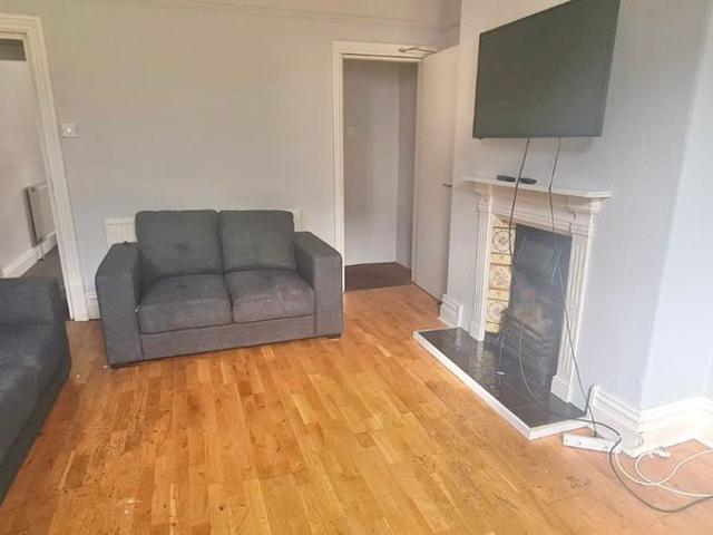 5 Bed 9 Grimthorpe Terrace, Headingley, Leeds LS6 3JS Student