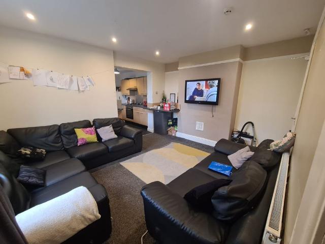 5 Bed 20 Grove Gardens, Headingley, Leeds LS6 4EG Student
