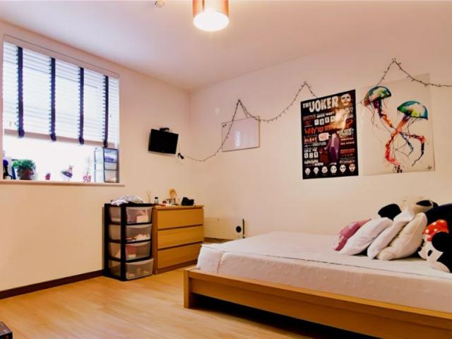 5 Bed 2 Bath