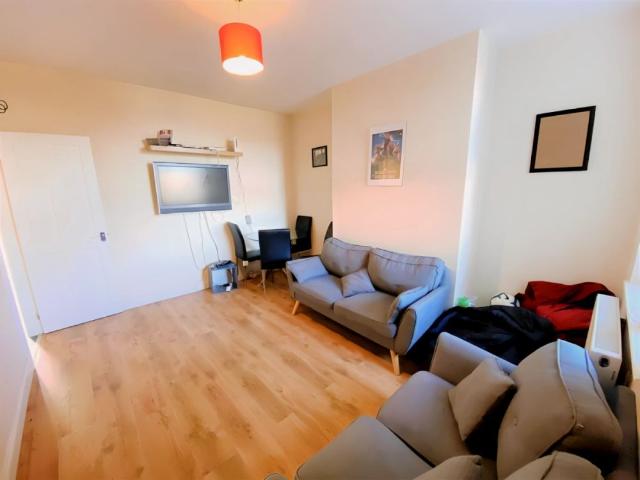 5 Bed 2 Bath