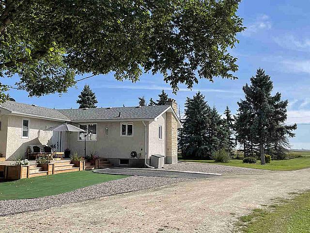 5 Bed, 2.5 Bath House On 4.05 Acres Minutes From The City