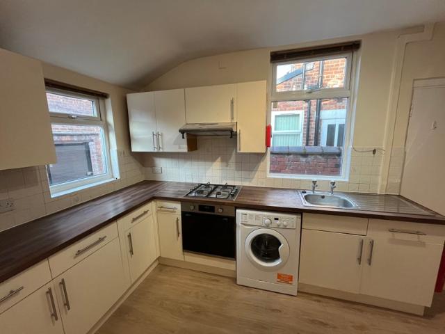 5 Bed, 3 Storey House Share