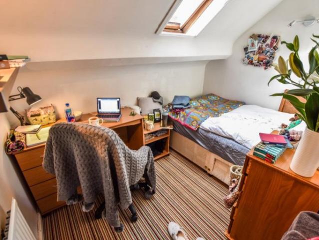 5 bed Terraced To Let