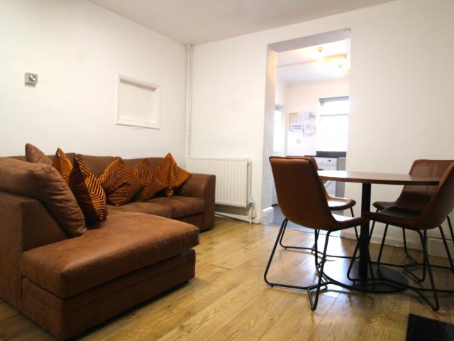 5 bed Terraced for Rent