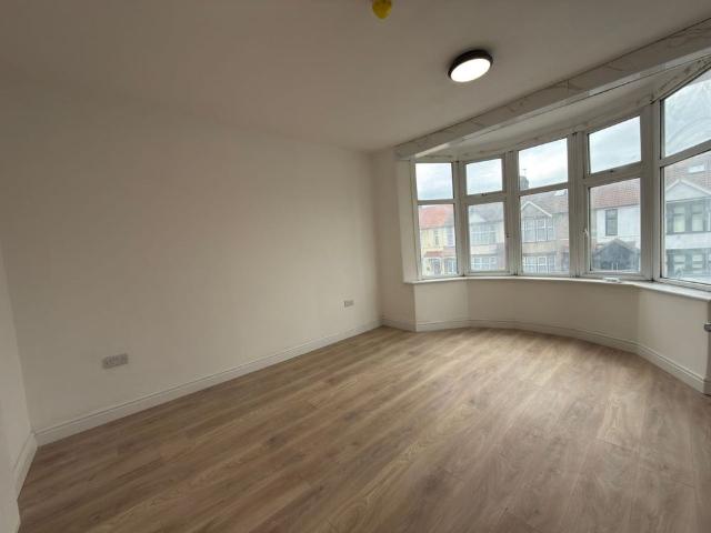 5 Bed Terraced House, Vernon Road, IG3