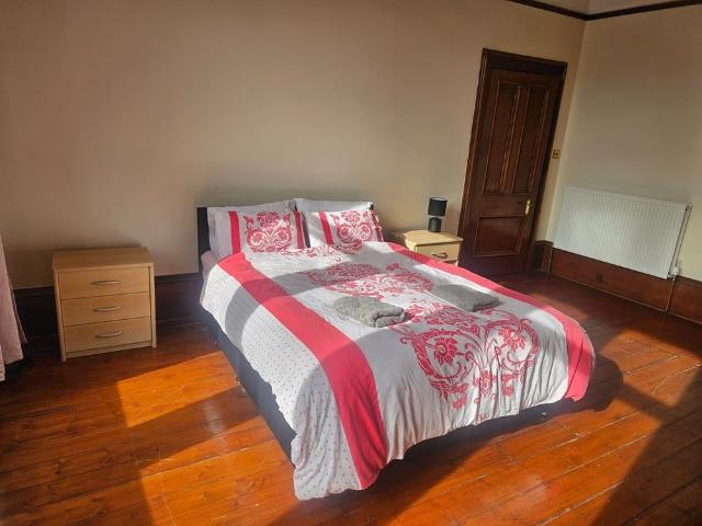 5 Bed Terraced House, Broompark Drive, G31