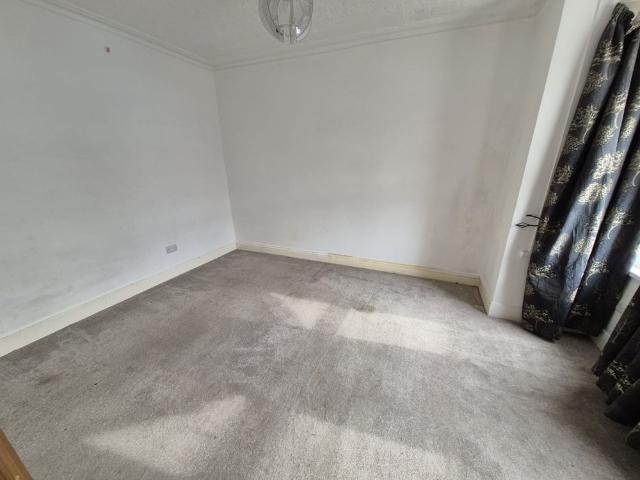 5 Bed Terraced House, Hampton Road, IG1