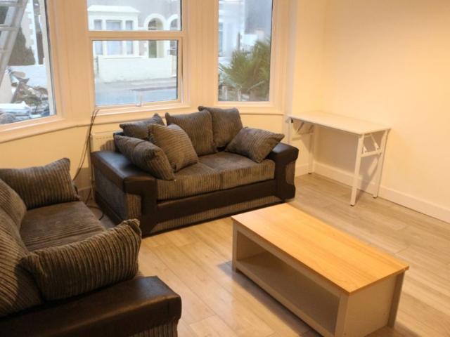 5 Bed Terraced House, Himley Road, SW17