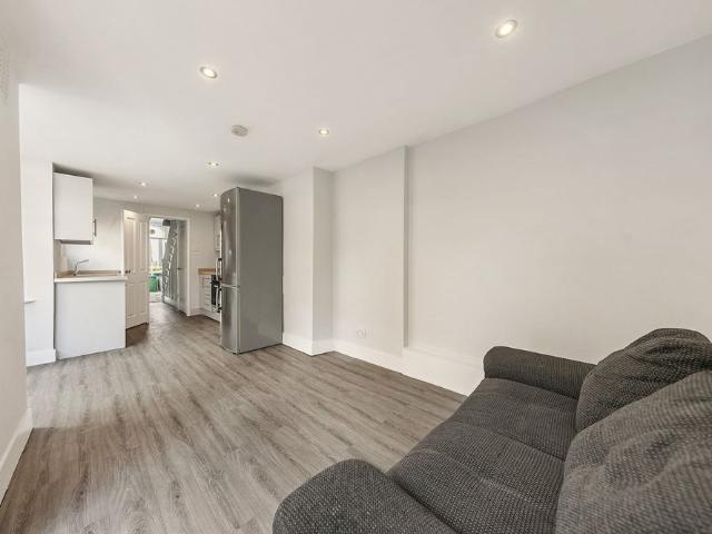 5 Bed Terraced House, Hollydale Road, SE15